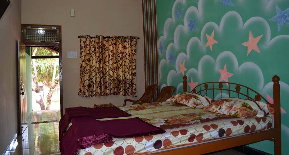 Sarsi Guest House, Guhagar 1